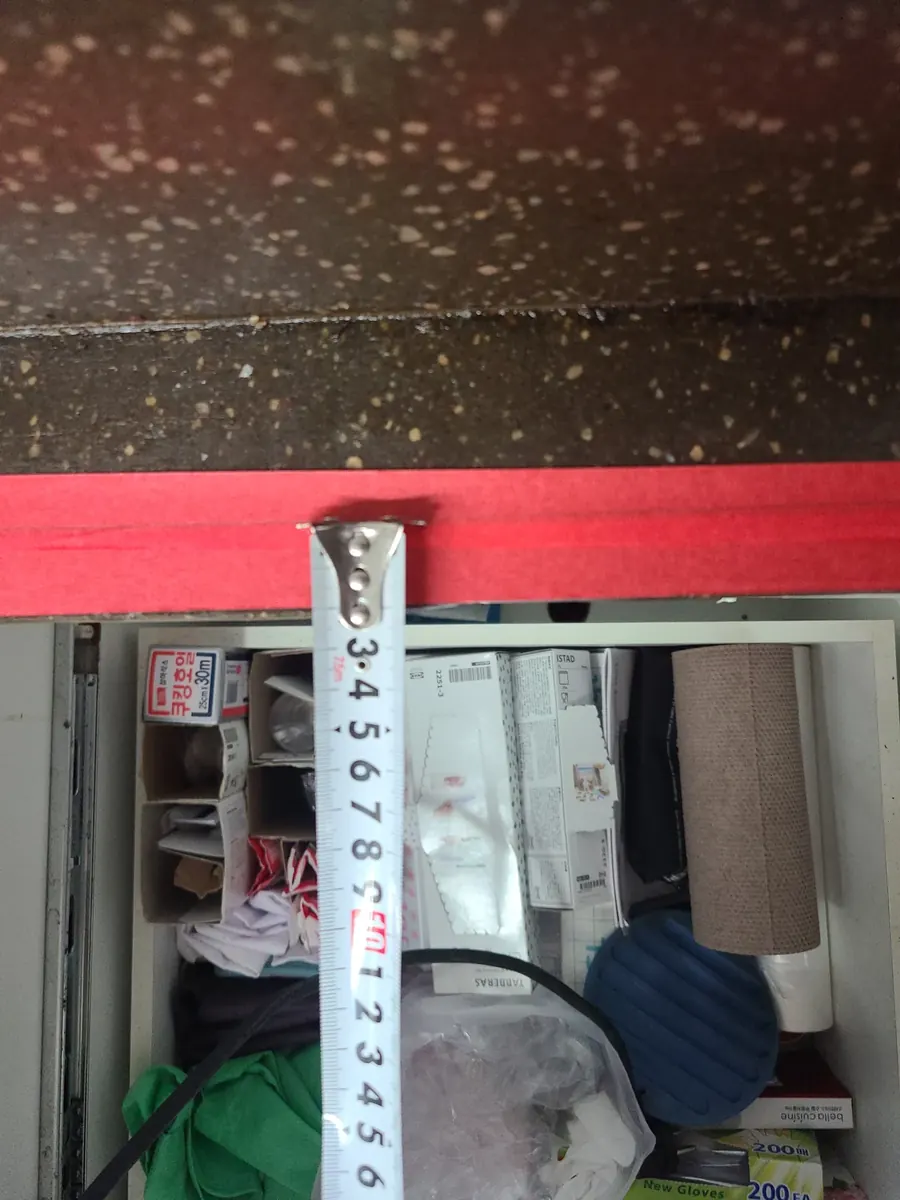 하이라이트 매립 — 넓힐 선에 붙인 빨간 테이프